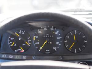 Image 13/34 of Mercedes-Benz 200 (1983)
