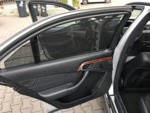 Immagine 8/38 di Mercedes-Benz S 55 AMG (2003)