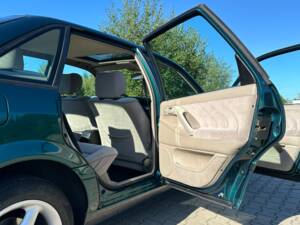 Bild 22/40 von Volkswagen Passat 2.0 (1995)