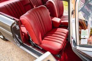 Image 37/86 of Mercedes-Benz 300 SE (1965)