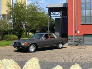 Image 2/43 de Mercedes-Benz 350 SLC (1974)