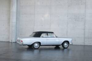 Image 7/49 of Mercedes-Benz 220 SE b (1962)