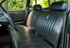 Image 23/28 of Ford LTD Country Squire (1968)