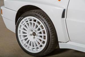 Image 13/20 de Lancia Delta HF Integrale Evoluzione I (1992)
