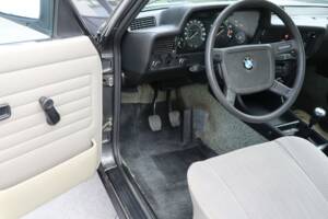 Image 31/50 of BMW 323i (1980)