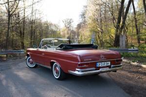Afbeelding 4/14 van Mercedes-Benz 220 SE b (1963)