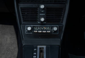 Image 18/29 of BMW 3,3 L (1975)