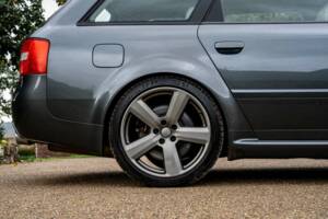 Image 22/50 of Audi RS6 Avant (2003)