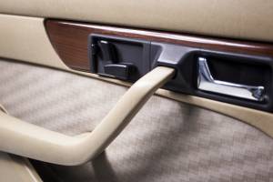 Immagine 21/29 di Mercedes-Benz 420 SE (1989)
