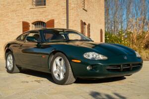 Obraz 2/50 pojazdu Jaguar XK8 4.0 (1998)