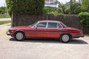 Image 4/44 of Jaguar XJ 12 (1990)