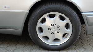 Image 54/74 of Mercedes-Benz E 320 (1997)