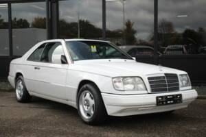 Bild 1/8 von Mercedes-Benz 220 CE (1993)