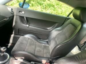 Image 25/72 of Audi TT 1.8 T (2000)