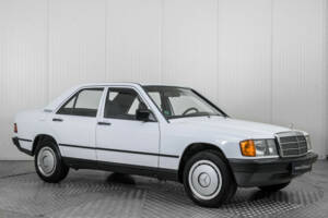 Image 6/50 de Mercedes-Benz 190 D (1986)