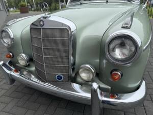 Image 4/50 of Mercedes-Benz 220 S Cabriolet (1958)