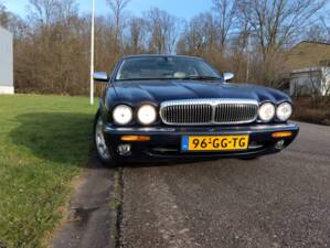 Image 65/71 of Daimler Super V8 (2000)