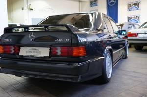 Image 12/38 of Mercedes-Benz 190 E 2.5-16 (1992)