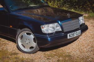 Imagen 16/41 de Mercedes-Benz E 220 (1995)