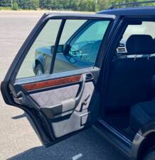 Bild 14/41 von Mercedes-Benz E 220 T (1995)