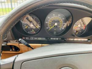 Image 16/30 of Mercedes-Benz 560 SL (1988)