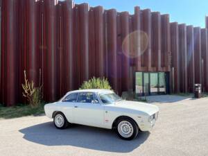 Image 8/87 of Alfa Romeo Giulia 1600 Sprint GT (1965)