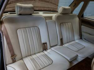 Image 24/30 of Jaguar XJ12 6.0 (1994)