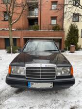 Afbeelding 17/74 van Mercedes-Benz 220 TE (1993)