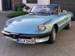 Image 1/55 of Alfa Romeo 2.0 Spider (1984)