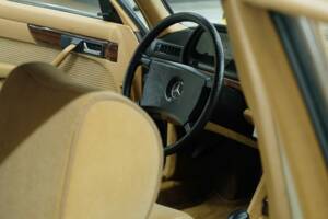 Bild 22/50 von Mercedes-Benz 280 SEL (1983)