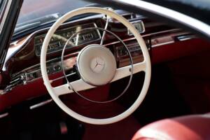 Immagine 24/35 di Mercedes-Benz 220 SE (1960)