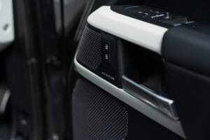 Image 40/61 de Land Rover Defender 110 D200 AWD (2023)