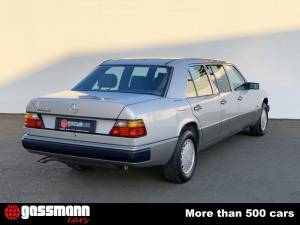 Bild 8/15 von Mercedes-Benz 260 E Lang (1990)