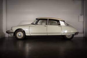 Image 3/33 of Citroën ID 19 (1966)