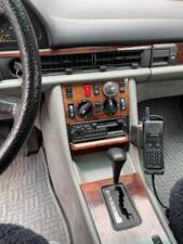 Image 26/30 of Mercedes-Benz 380 SEC (1985)