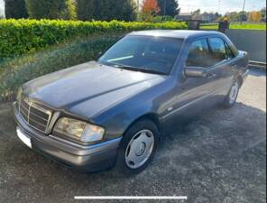 Image 2/11 of Mercedes-Benz C 220 Diesel (1995)