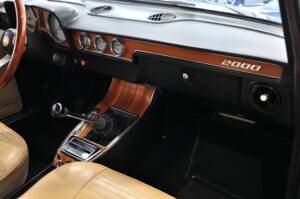 Image 21/35 of Alfa Romeo 2000 Berlina (1972)