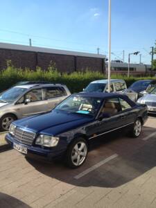 Image 7/22 of Mercedes-Benz E 220 (1996)