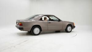 Bild 2/15 von Mercedes-Benz 230 CE (1988)