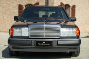 Imagen 3/50 de Mercedes-Benz 200 TE (1993)