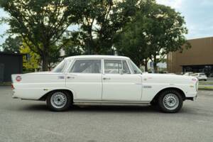 Imagen 6/50 de Mercedes-Benz 220 S (1967)