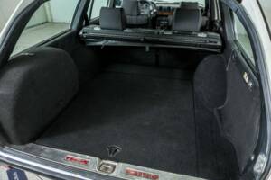 Image 37/50 of Mercedes-Benz 230 TE (1984)