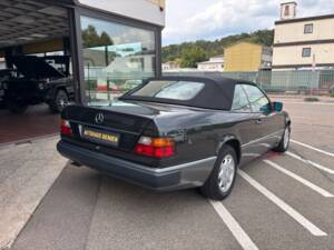 Bild 3/22 von Mercedes-Benz 300 CE-24 (1993)