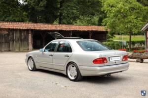 Image 6/98 de Mercedes-Benz E 50 AMG (1996)