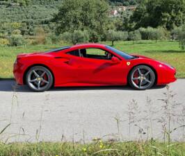 Bild 2/9 von Ferrari 488 GTB (2017)