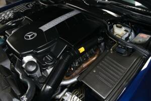 Image 38/49 of Mercedes-Benz SL 500 (2000)