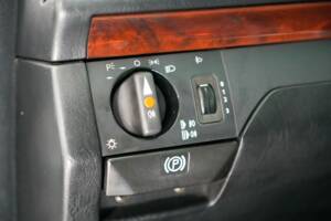 Image 21/32 of Mercedes-Benz 500 E (1992)