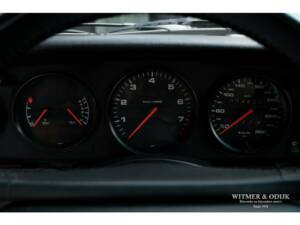 Image 32/42 of Porsche 911 Carrera 4 (1990)