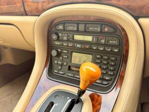 Bild 22/32 von Jaguar XJ 8 Sovereign (1999)