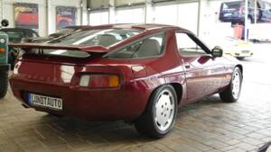 Image 5/18 of Porsche 928 S (1982)